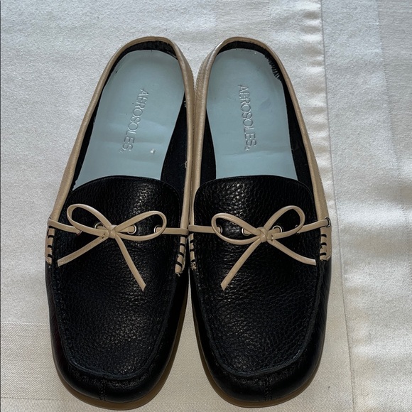 AEROSOLES Black and Tan Bow Loafers - Picture 3 of 6